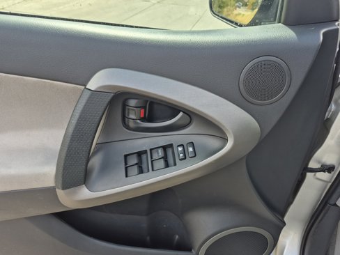 Used 2012 Toyota RAV4 4WD image 12