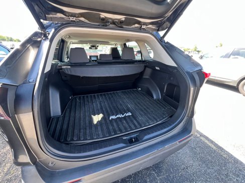 Used 2020 Toyota RAV4 XLE image 12