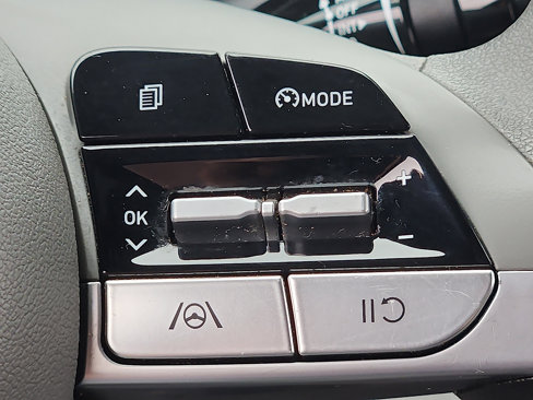 Used 2023 Hyundai Elantra SEL image 21