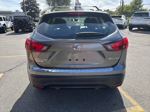 Used 2018 Nissan Rogue Sport SV w/ SV Technology Package image 4