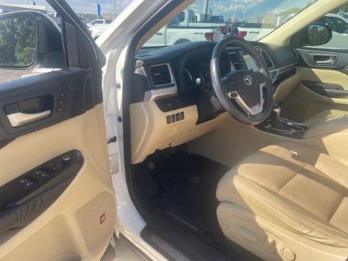 Used 2016 Toyota Highlander Limited image 9