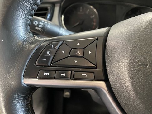 Used 2018 Nissan Rogue SV w/ Premium Package image 19