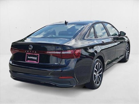 Certified 2025 Volkswagen Jetta SE image 6