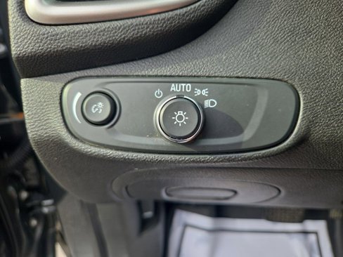 Used 2019 Chevrolet Trax LT w/ LT Convenience Package image 11