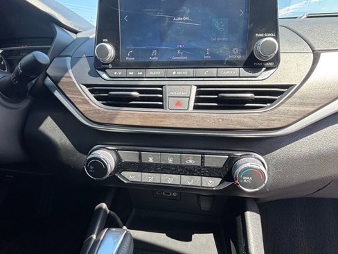 Used 2024 Nissan Altima 2.5 SV image 17