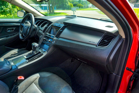 Used 2010 Ford Taurus SHO image 27