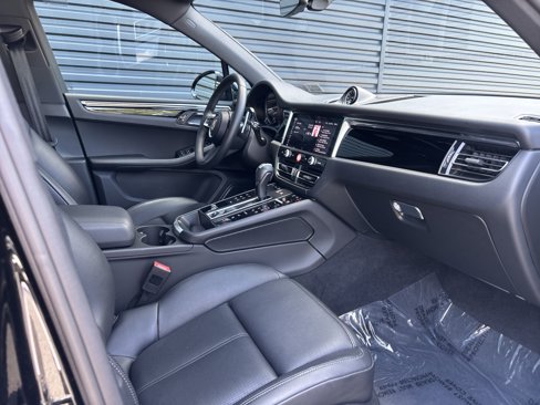 Certified 2025 Porsche Macan image 20