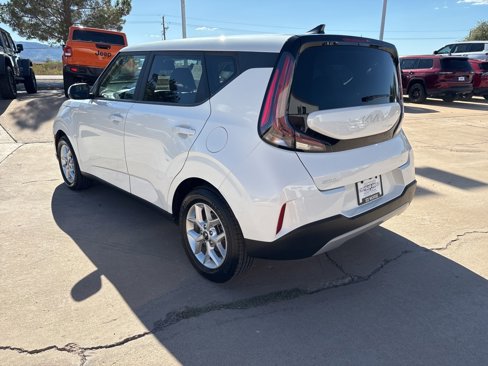 Used 2023 Kia Soul LX w/ LX Technology Package image 7