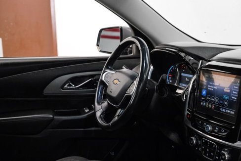 Used 2020 Chevrolet Traverse LT image 16