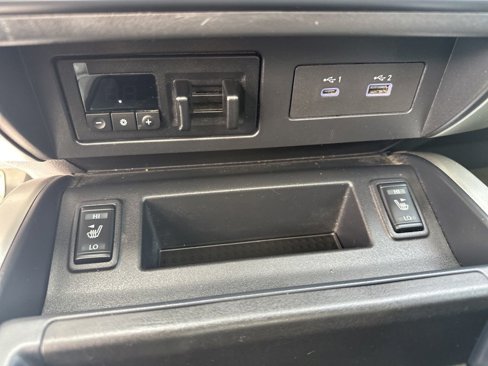 Used 2020 Nissan Titan SL w/ Moonroof Package image 31