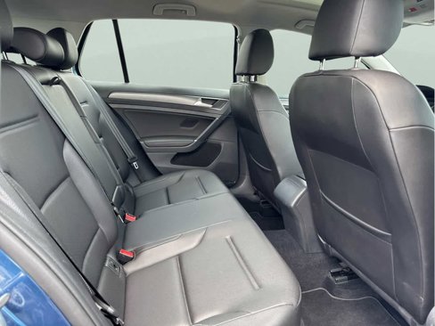 Used 2018 Volkswagen Golf SE image 38