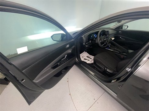 New 2025 Hyundai Elantra SE image 11