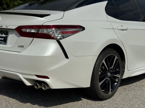 Used 2019 Toyota Camry XSE image 16