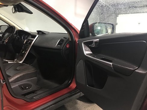 Used 2011 Volvo XC60 T6 image 12