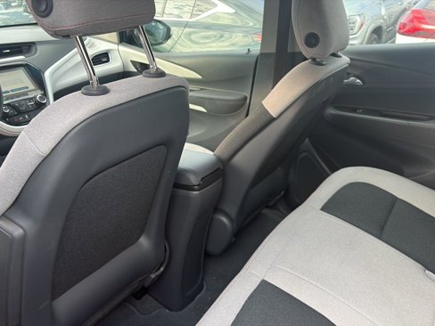 Used 2018 Chevrolet Bolt LT image 9
