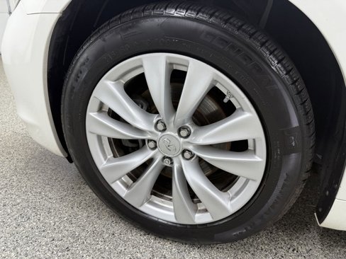 Used 2011 INFINITI M56 x w/ Deluxe Touring Pkg image 35