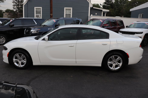 Used 2022 Dodge Charger SXT image 2