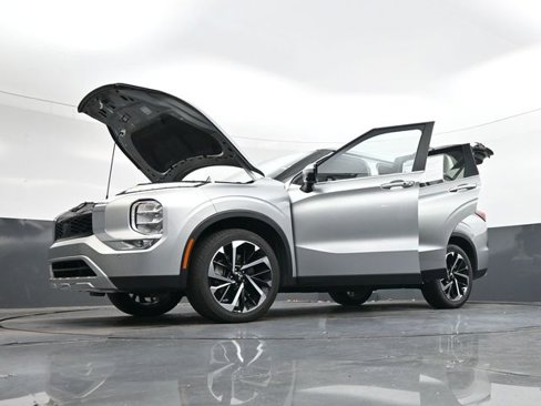 Used 2024 Mitsubishi Outlander SE image 41