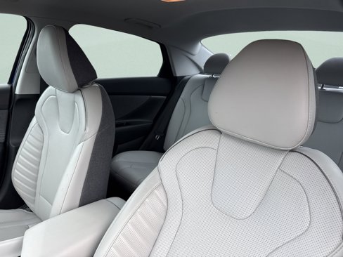 Used 2021 Hyundai Elantra Limited image 13