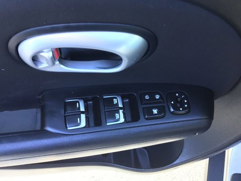 Used 2019 Kia Soul + image 6