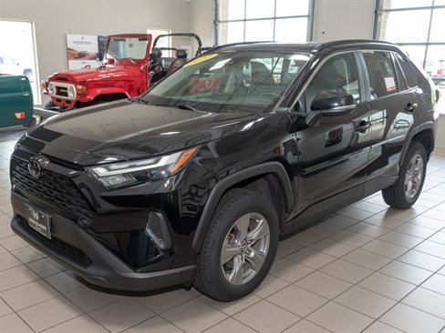 Used 2022 Toyota RAV4 XLE image 4