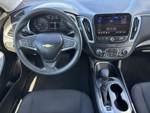 Used 2023 Chevrolet Malibu LT image 3