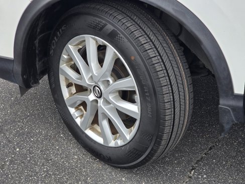 Used 2021 Nissan Rogue Sport S image 26