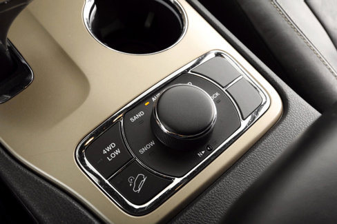 Used 2014 Jeep Grand Cherokee Limited w/ Trailer Tow Group IV image 33