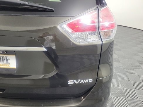 Used 2016 Nissan Rogue SV w/ SV Moonroof Package image 12