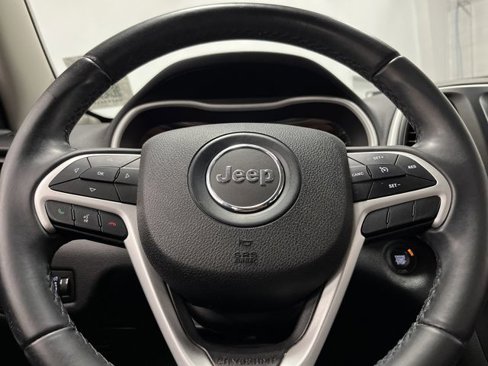 Used 2018 Jeep Cherokee Latitude Plus image 14