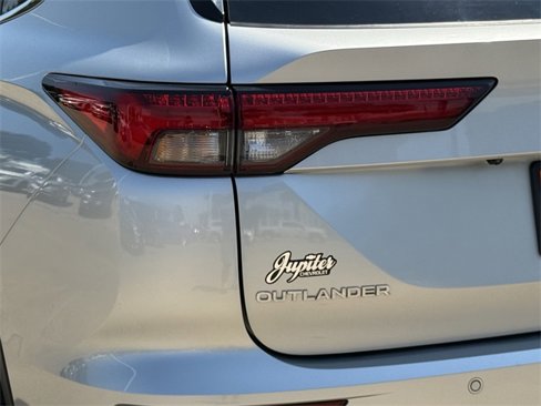 Used 2023 Mitsubishi Outlander SE image 6