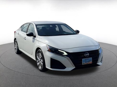 Used 2024 Nissan Altima 2.5 S image 3