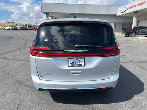 Used 2023 Chrysler Pacifica Touring-L image 5