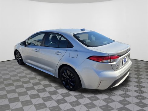 Used 2021 Toyota Corolla LE image 11
