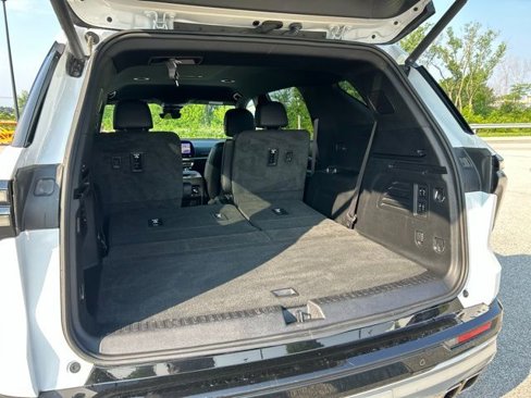 Used 2024 Chevrolet Traverse RS image 46