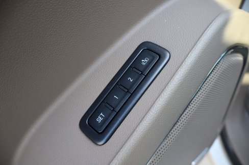 Used 2015 Chevrolet Suburban LT image 9