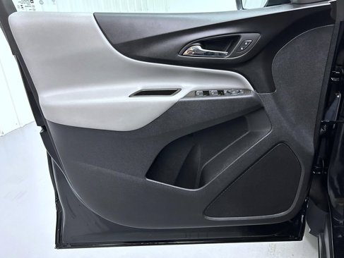 Used 2024 Chevrolet Equinox LS w/ LS Convenience Package image 9