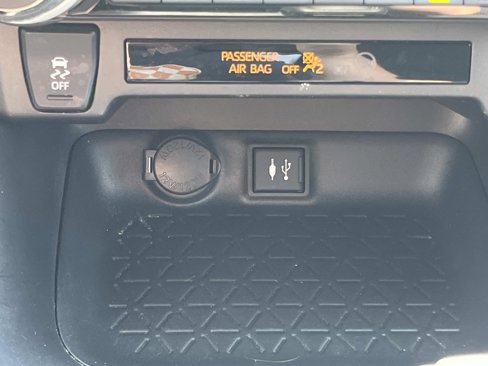 Used 2019 Toyota RAV4 LE image 22