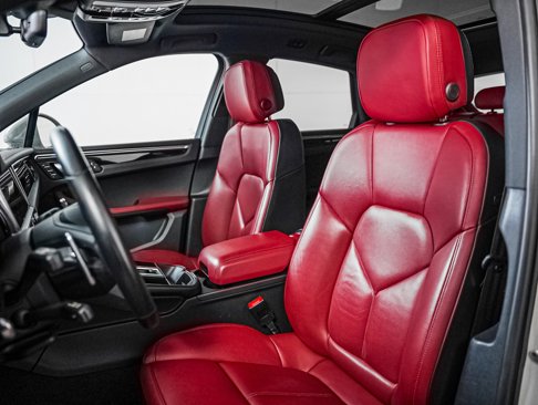 Certified 2024 Porsche Macan w/ Premium Plus Package image 5