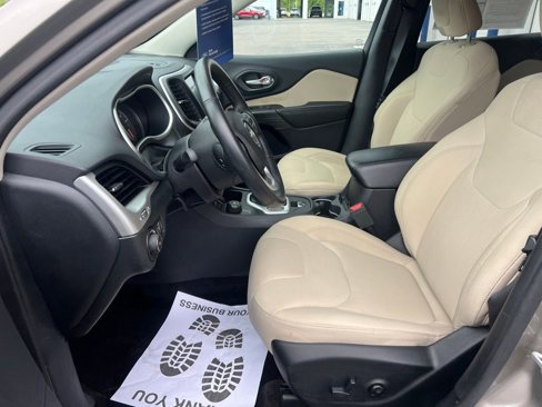 Used 2016 Jeep Cherokee Latitude w/ Safety/Convenience Group image 19
