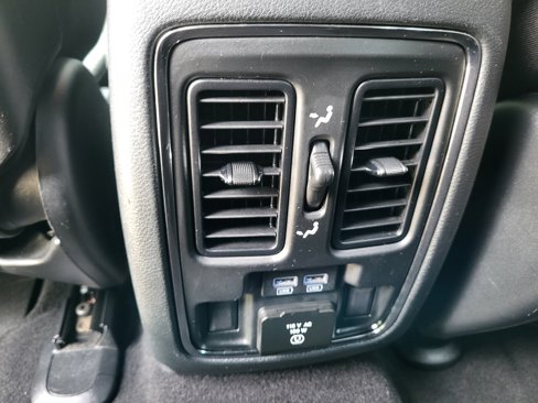 Used 2019 Jeep Grand Cherokee Limited image 16
