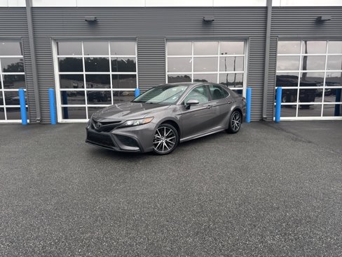 Used 2023 Toyota Camry SE image 1