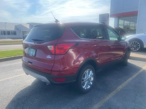 Used 2019 Ford Escape SE image 3