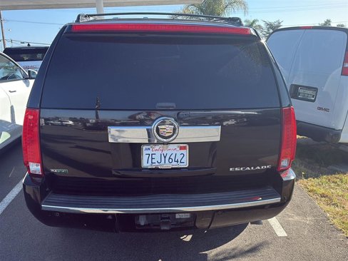 Used 2012 Cadillac Escalade Luxury image 4