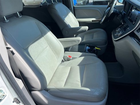 Used 2020 Toyota Sienna XLE image 21