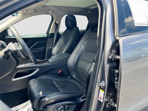 Used 2019 Jaguar F-PACE R-Sport image 21