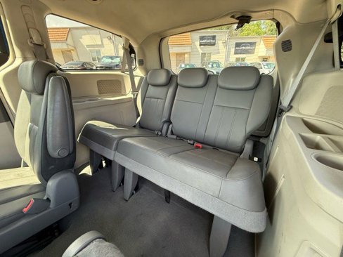 Used 2010 Dodge Grand Caravan SXT image 13
