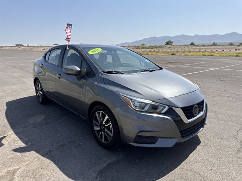 Used 2021 Nissan Versa SV image 3