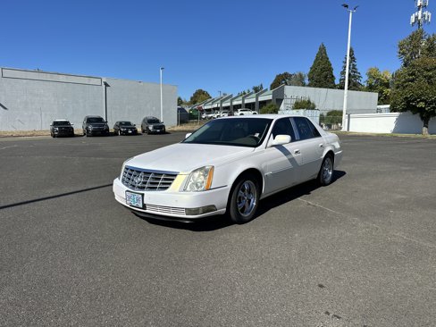 Used 2006 Cadillac DTS w/ Trunk Convenience Package image 1