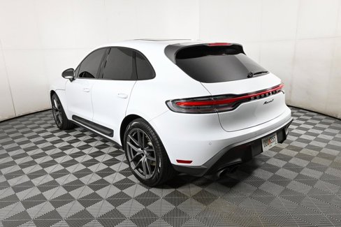 Used 2024 Porsche Macan Turbo image 3